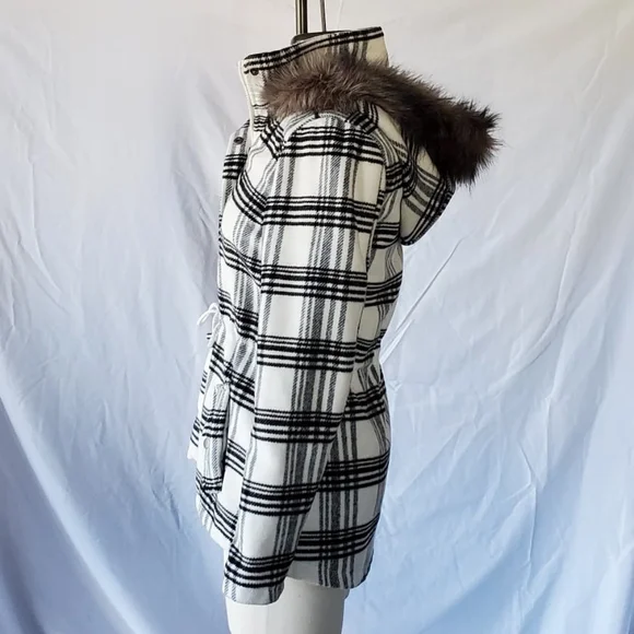 Woman's Coat Size Small - Picture 3 of 9